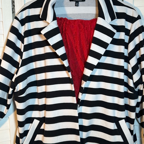 EUC Relativity Black & White Striped Blazer - Size 2X - Picture 2 of 5